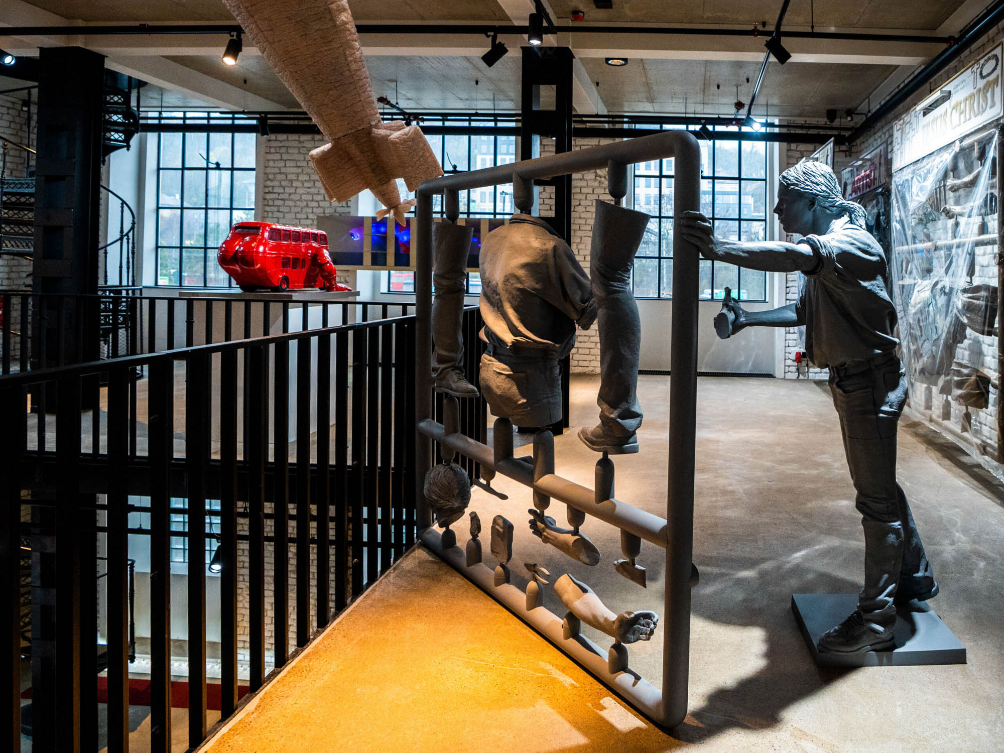 lihovar-gallery-sculptures-exhibition-interior
