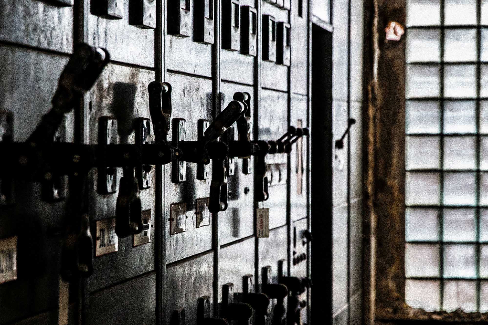 lihovar-history-industrial-switches-detail