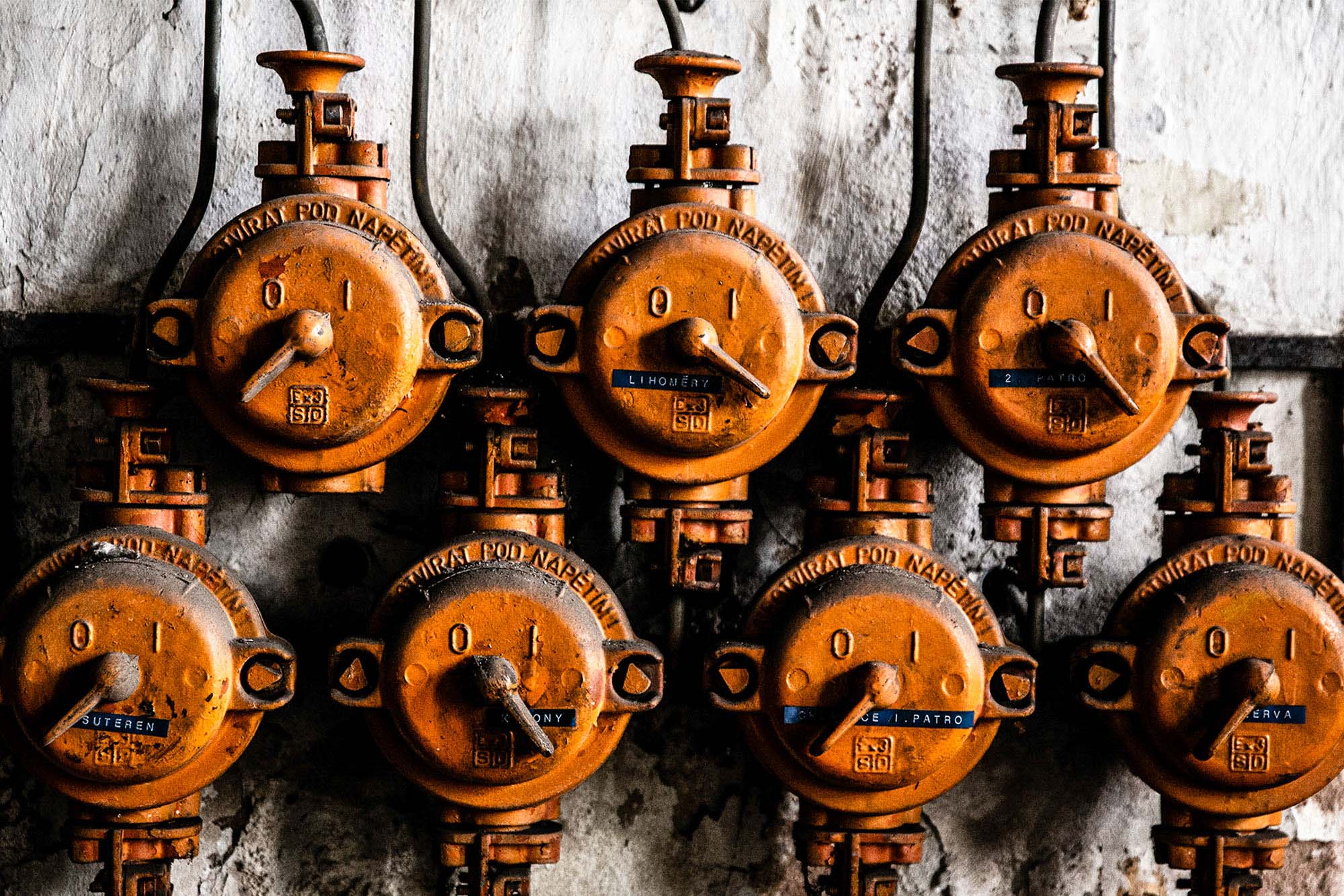 lihovar-history-pressure-gauges-detail