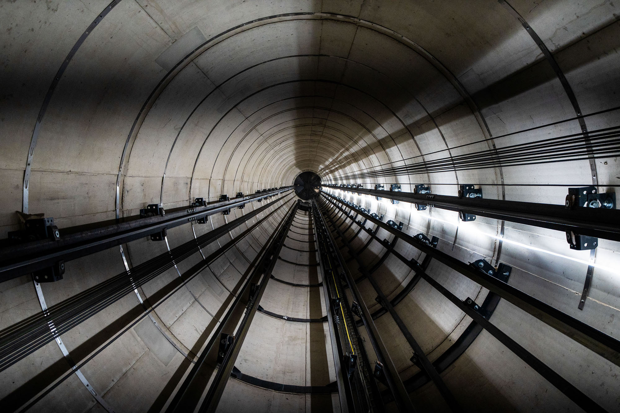 lihovar-lift-shaft-upward-view